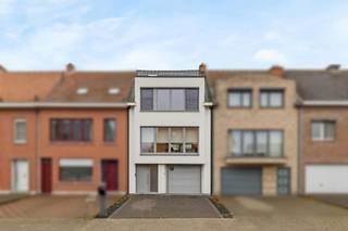 BEZOEKMOMENT: WOENSDAG 10/12 VAN 17:30U - 19:30U. SCHRIJF U IN VIA ONZE WEBSITEDeze instapklare woning in het mooie Rupelmonde is een echte topper...