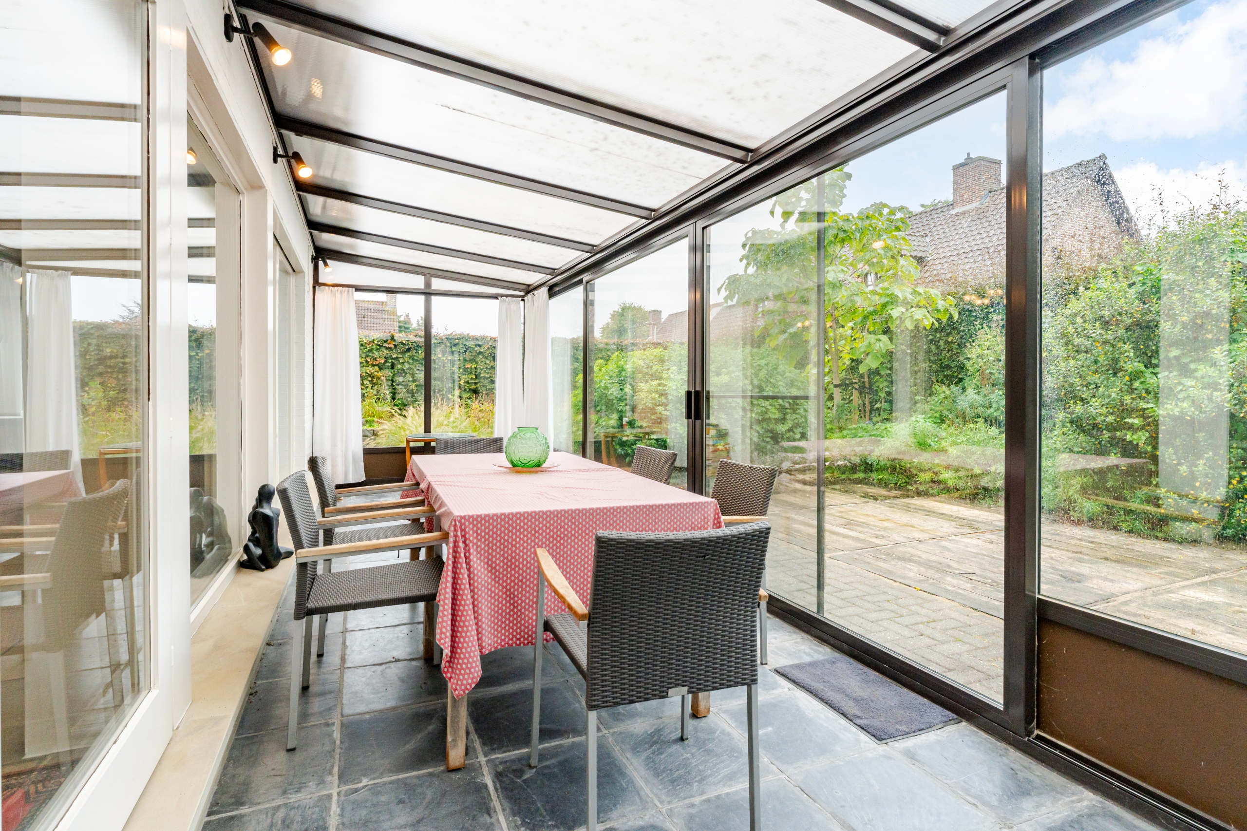 Verzorgde bungalow op 585 m2 met 3 slaapkamers en zonnige tuin nabij het centrum - foto 5