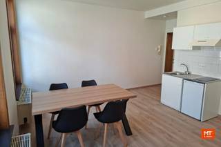 Studio te huur in het centrum van IeperIn het historisch centrum van Ieper, vlakbij het station, vind je deze studio terug op de tweede verdieping,...