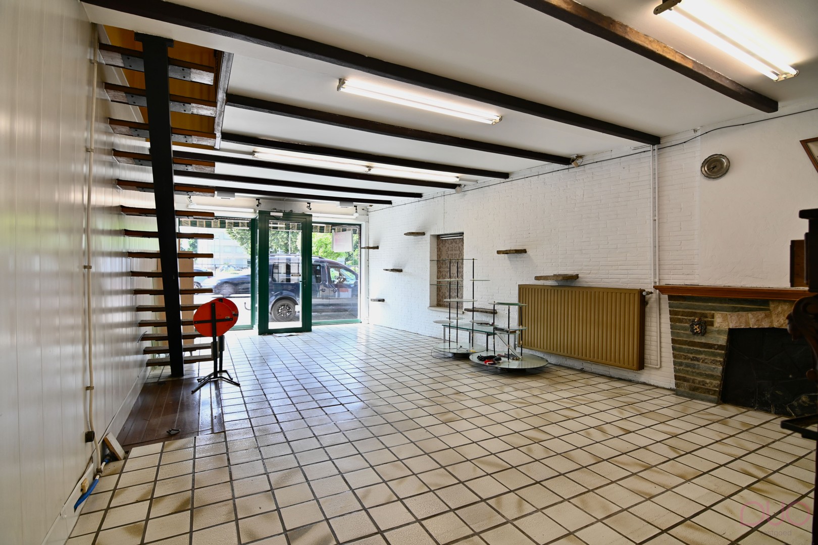 Polyvalent handelshuis met woonst vlakbij het Sint-Trudo Ziekenhuis - foto 1