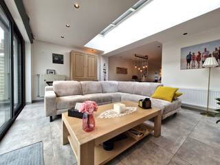 In het centrum van Heist, op wandelafstand van winkels, horeca en openbaar vervoer, bevindt zich deze volledig gerenoveerde en instapklare...