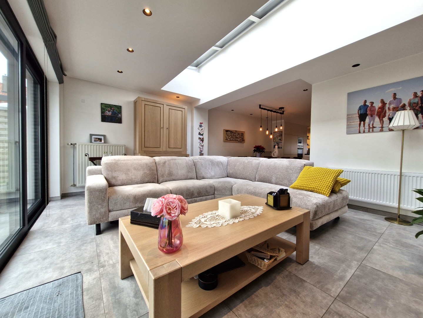 Knap gerenoveerde woning met uitzonderlijk lichtinval in het hartje van Heist - foto 2