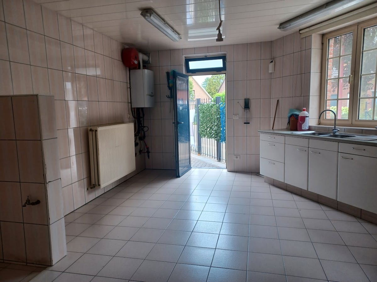 Centrally located commercial property for sale in Rijkevorsel - photo 5