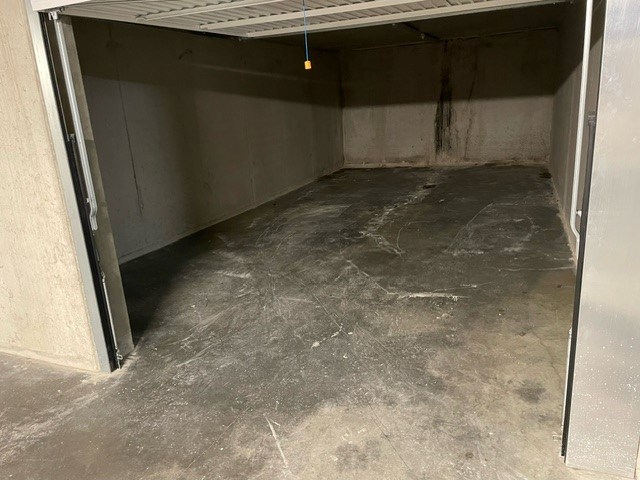 Grand garage de 4,29m de large et 8,80m de long à vendre situé au bas d'une nouvelle résidence Paddock, à un jet de pierre de la mer à La Panne. - photo 4