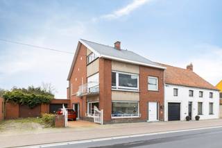 eze centraal gelegen woning in de Zuidstraat te Ichtegem combineert ruimte (253m² bewoonbare oppervlakte!), comfort en een uitstekende...