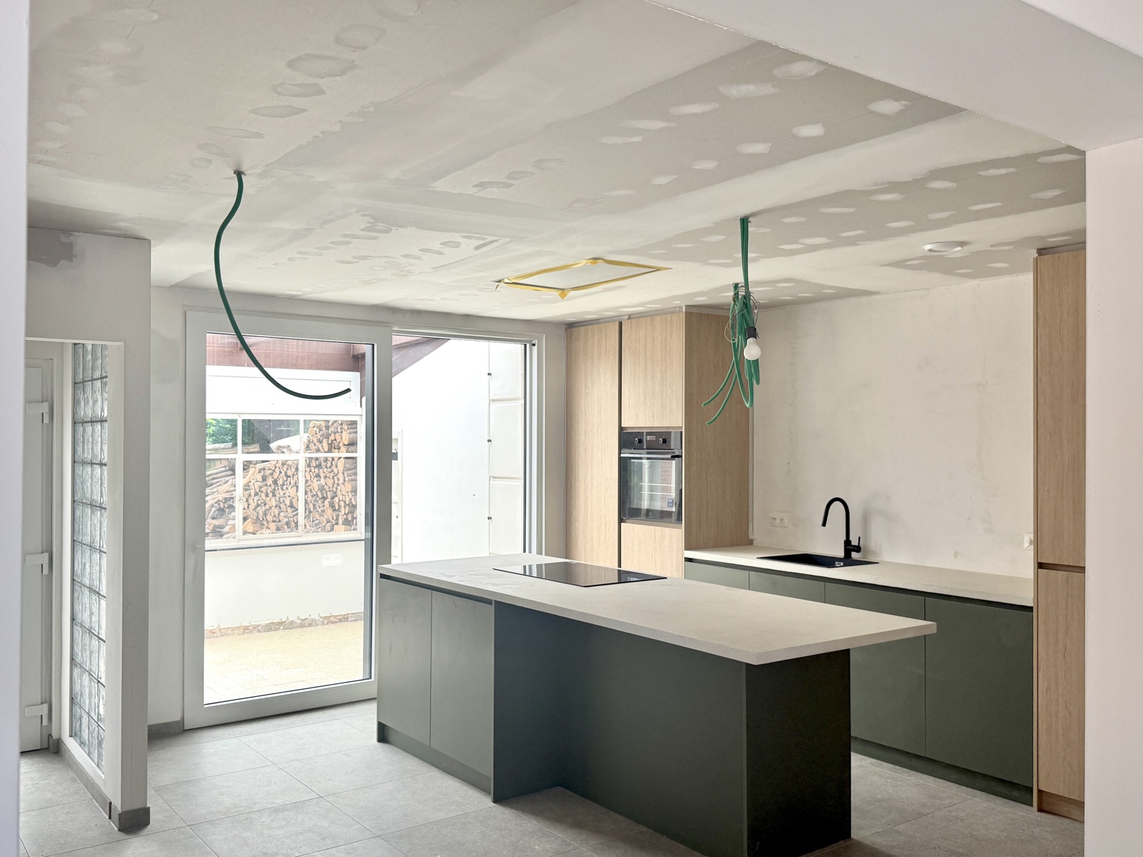 Volledig gerenoveerde woning met 3 slaapkamers en tuin  - foto 2