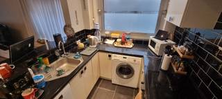 Het betreft hier een volledig gerenoveerd gelijkvloers appartement vlakbij het Rivierenhof gelegen. Het appartement is voorzien van 2 slaapkamers, een badkamer met meubel, toilet en douche. In de ruime keuken is de aansluiting voor de wasmachine aanwezig en verder is deze in goede staat<br />Achteraan het appartement is er een gezellig stadstuintje gelegen.<br />Garage eventueel bij aan te kopen voor een prijs van 25.000€<br />Voor meer inlichtingen kan U contact opnemen met onze vastgoedadviseur Guy De Witte.