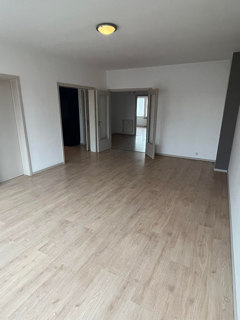 INSTAPKLAAR APPARTEMENT MET 2 RUIME SLPKS EN TERRAS NABIJ ROZEMARIJNBRUG - foto 5