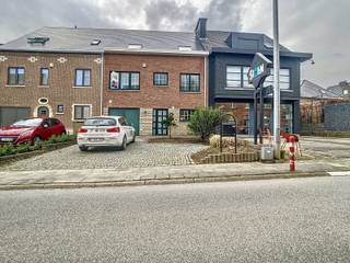 Cozy home within walking distance of the center of Bierbeek and close to access roads and public transportation. This home has just been refreshed...