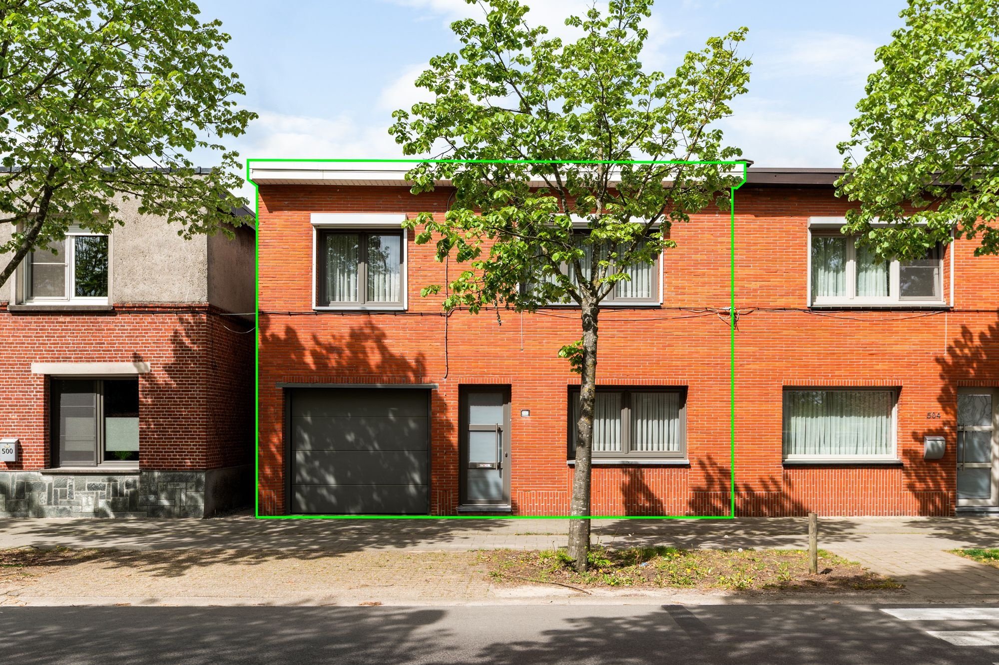 Te renoveren gezinswoning met leuke tuin en 2 garages op topligging in Brasschaat! - foto 2