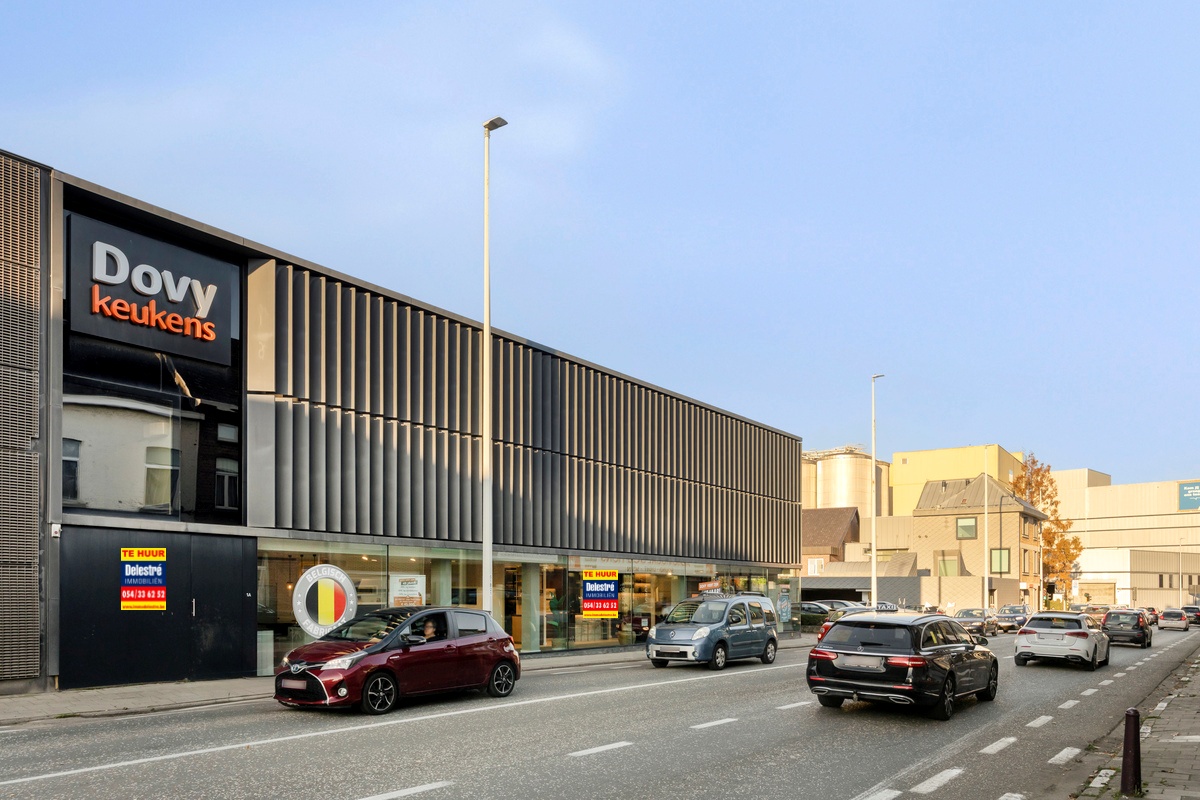 BAANWINKEL MET PARKING OP TOPLOCATIE - foto 1