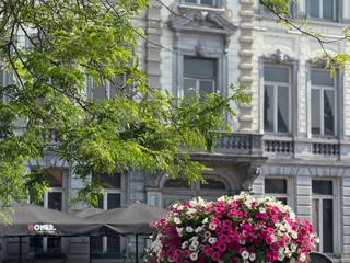 UNIEK gelegen op de MARKT van RONSE: prachtige HERENWONING met enorm veel potentieel. Deze prachtige neoclassicistische herenwoning vormt...