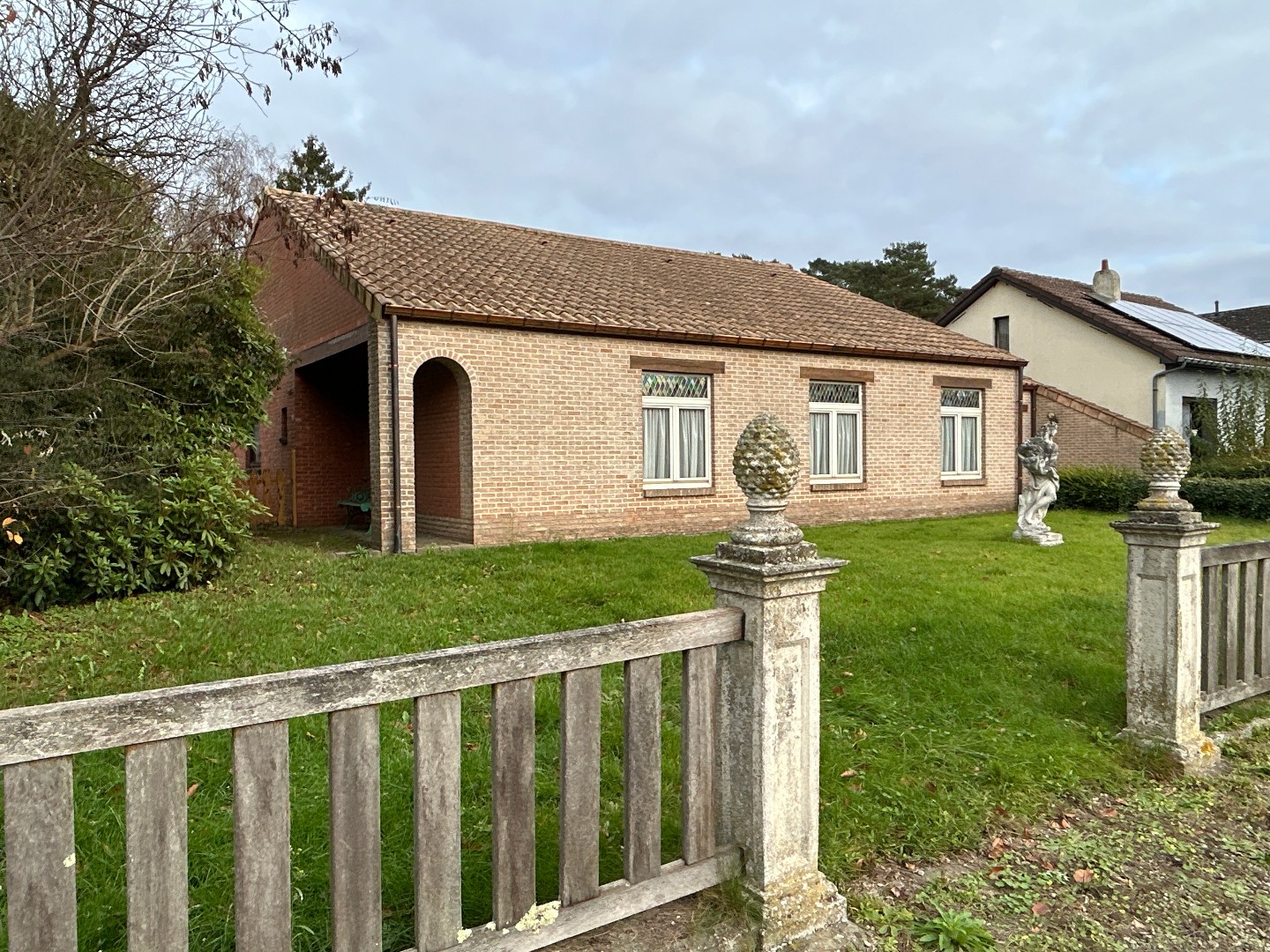 Gelijkvloerse gezinswoning in doodlopende straat. - foto 2