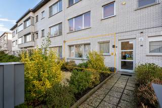 Dit gelijkvloers appartement is gelegen in een toffe, rustige woonwijk, vlakbij het centrum van Hoevenen. Winkels, openbaar vervoer en scholen...