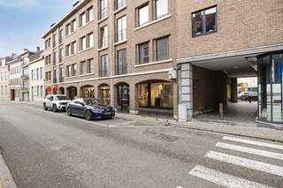 Dit unieke handelspand, momenteel in gebruik als Kringwinkel, biedt een uitstekende investerings- en exploitatiekans. Met een...