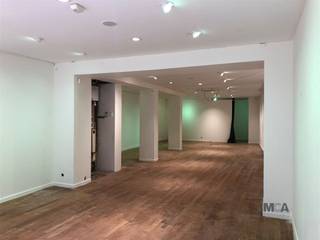 Winkel met veel stockruimte en buitenkoer op een top ligging Botermarkt 14 Hasselt.  Deze winkel is vlak aan de Grote markt gelegen en op 50 meter...