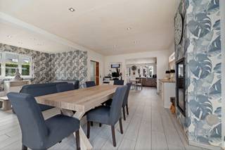 Vous cherchez une maison jumelée avec une superficie habitable impressionnante de 262 m² et un certificat énergétique A ? Ne cherchez plus !...