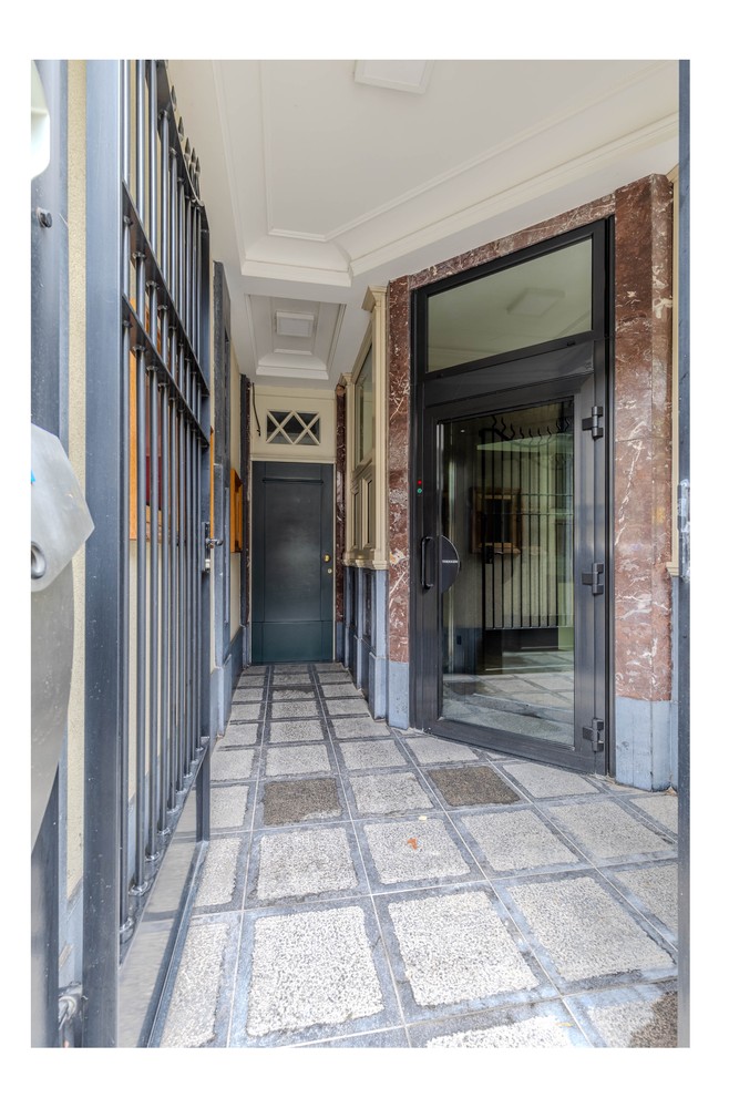 Karaktervol handelspand met bovenliggend appartement in het centrum van Lanaken - foto 4