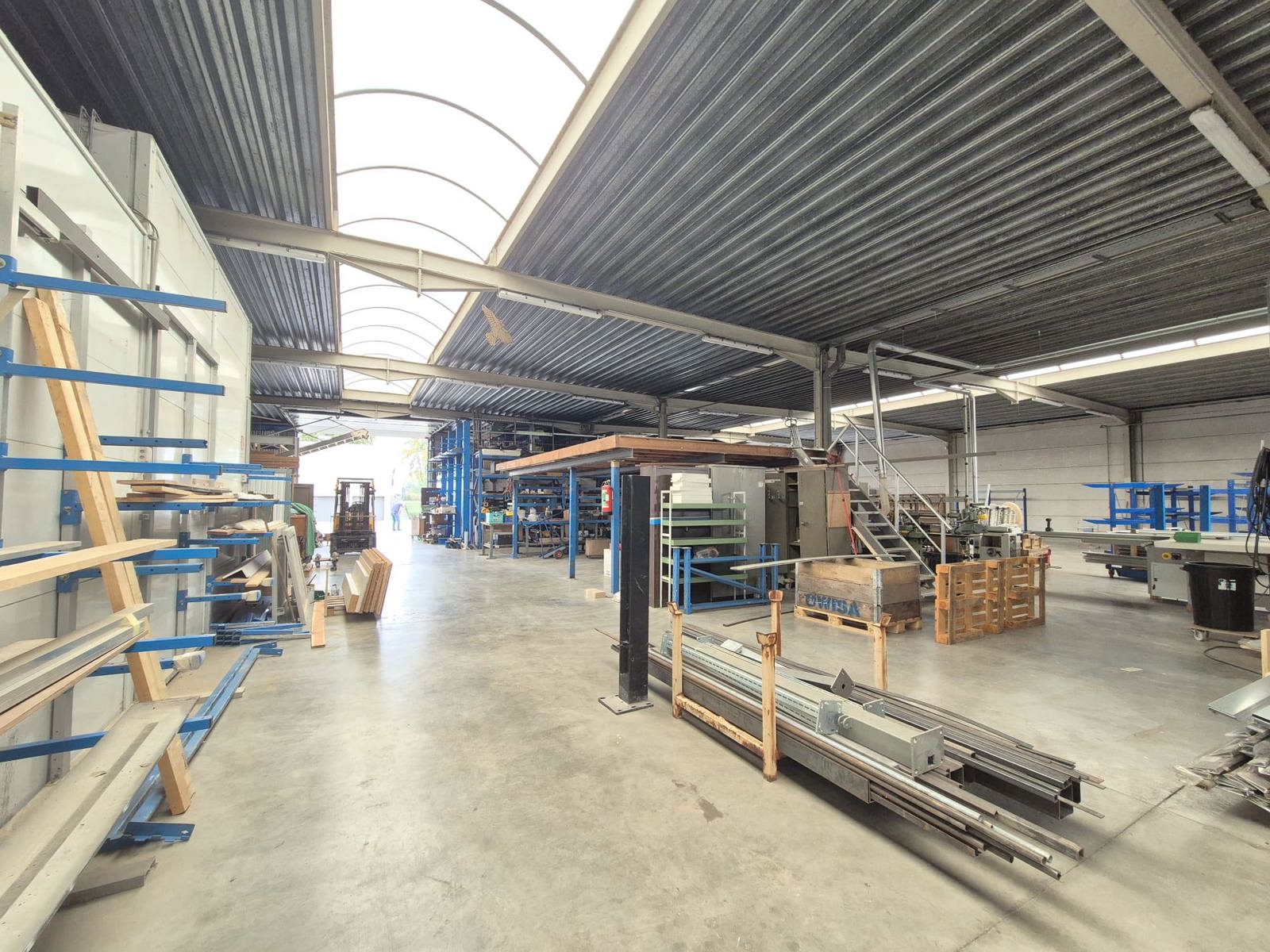 Opslag/werkplaats van 1000 m² met bijkomende kantoorruimte - foto 5