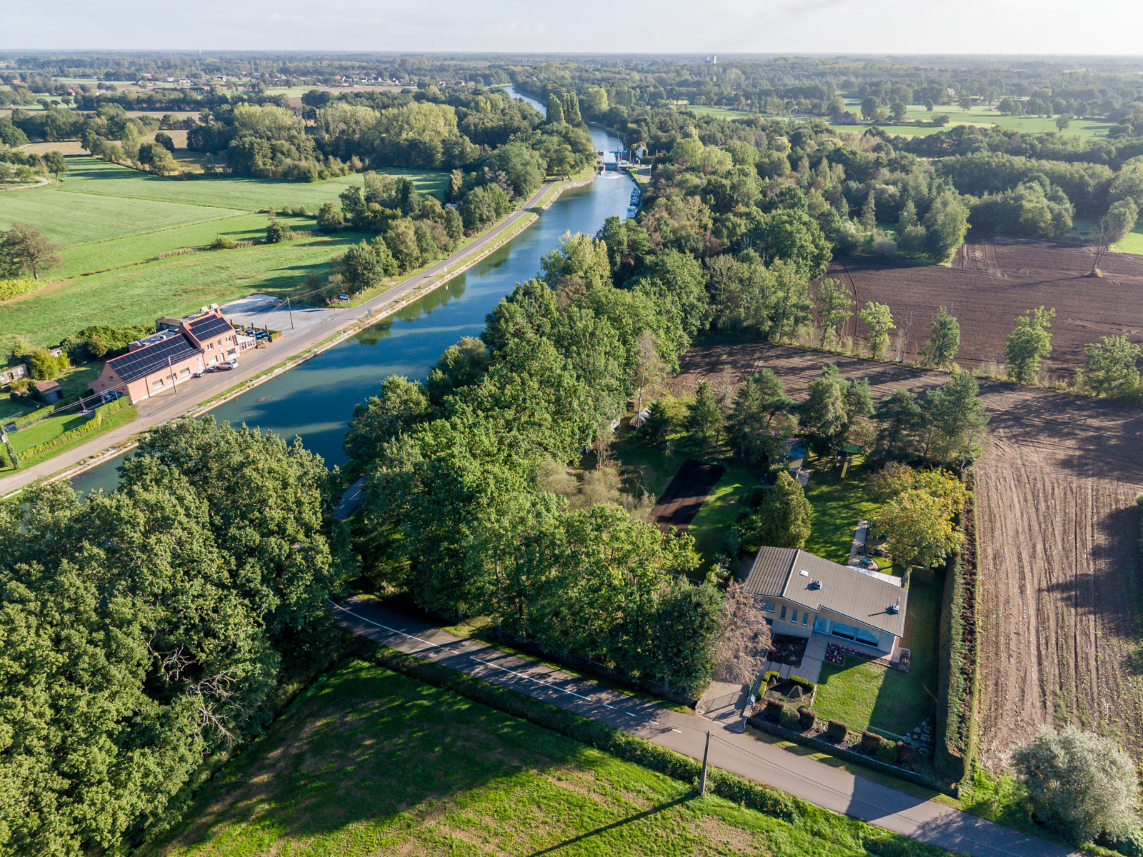 Uniek landelijk wonen op een royaal perceel van 52 are 13 ca. - foto 1