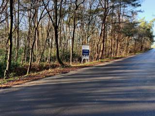 <p>Mooi perceel bouwgrond met een oppervlakte van 1244m² voor het oprichten van een OPEN bebouwing in een groene omgeving.</p>
<p>Centraal gelegen tussen Brecht en St. Job in ’t Goor. <br />De bushalte op 150m, winkels en scholen op 4km, oprit autosnelweg op 4,5km. <br />Sportcentrum DE MEREL op wandelafstand.</p>
<p>* perceel gelegen in een goedgekeurde verkaveling<br />* <strong>woonparkgebied</strong><br />* vrije inplanting binnen de hiervoor aangeduide bouwzone<br />* maximaal 250m² bebouwing<br />* apart bijgebouw mogelijk<br />* <strong>GEEN BOUWVERPLICHTING</strong></p>
<p>Bel of mail ons voor alle verdere info. -- lieven@coga.be --<br /><br />Ben je op zoek naar een groter perceel? <br />Neem contact met ons op voor eventuele alternatieven.</p>