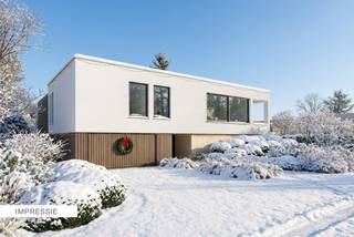 Deze recente villa uit 2016 bevindt zich op een uitzonderlijke residentiële locatie in Herentals, met een prachtig uitzicht op het...