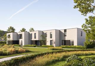 Deze halfopen moderne nieuwbouwwoning (lot 15) wordt gerealiseerd in een residentiële omgeving aan een nieuwe invalsweg van de Warandestraat.De...