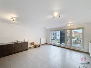 SCHAERBEEK, a stone's throw from Hamoir Park and all amenities, fully refurbished apartment of ±68m² (according to EPC) on the 1st floor of a...