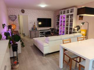 appartement
Hoek appartement met veel lichtinval op een 1ste verdieping:
Appartement blok gelegen in een zone 30 in het gebied de lek. Zeer rustige buurt en vriendelijke buren.
Het appartement is voorzien van 3 slaapkamers waarvan 1 met toegang naar het achtergelegen terras. 2 slaapkamers van 14m² en 1 slaapkamer van 6 m².
De badkamer en keuken zijn hedendaags en praktisch ingericht.
Achteraan het gebouw is er een garagebox van 14m² voorzien van elektriciteit. Huidige bekabeling voorzien voor het opladen van een elektrische wagen. Kan aangekocht worden voor €25.000,-
Het appartement werd de voorbije jaren grondig aangepakt en is op vandaag volledig instapklaar. Zo werden er nieuwe ramen met hoogrendementsglas geplaatst en beschikken de meeste ramen over op maat gemaakt horrenramen.
Het appartement is ten vroegste beschikbaar vanaf akte datum.
Het appartement heeft een EPC- label B en is asbestveilig.
De elektriciteit wordt nog gekeurd.
