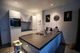 Dit appartement beschikt over een bewoonbare oppervlakte van 90,05 m² en een zonneterras van 12,66 m² waar U de eerste zon ontvangt vanaf de...