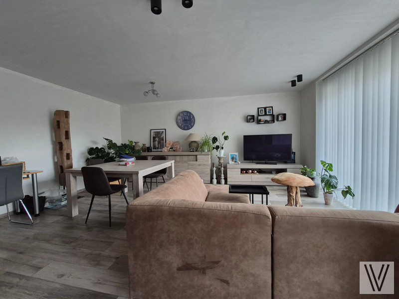 Instapklaar centraal gelegen lichtrijk 2-slaapkamerappartement te Emelgem - foto 3
