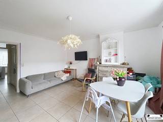 Spacious and bright apartment with 2 bedrooms for rent in the center of Brasschaat.  This pleasant apartment has a bathroom with shower, sink and...