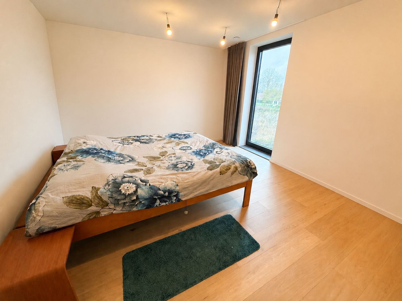 Ruim en modern 2-slaapkamerappartement in hartje Zedelgem - foto 5