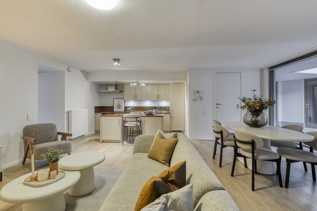 Gelijkvloers appartement met 3 slaapkamers in historisch centrum van Brugge. - foto 1