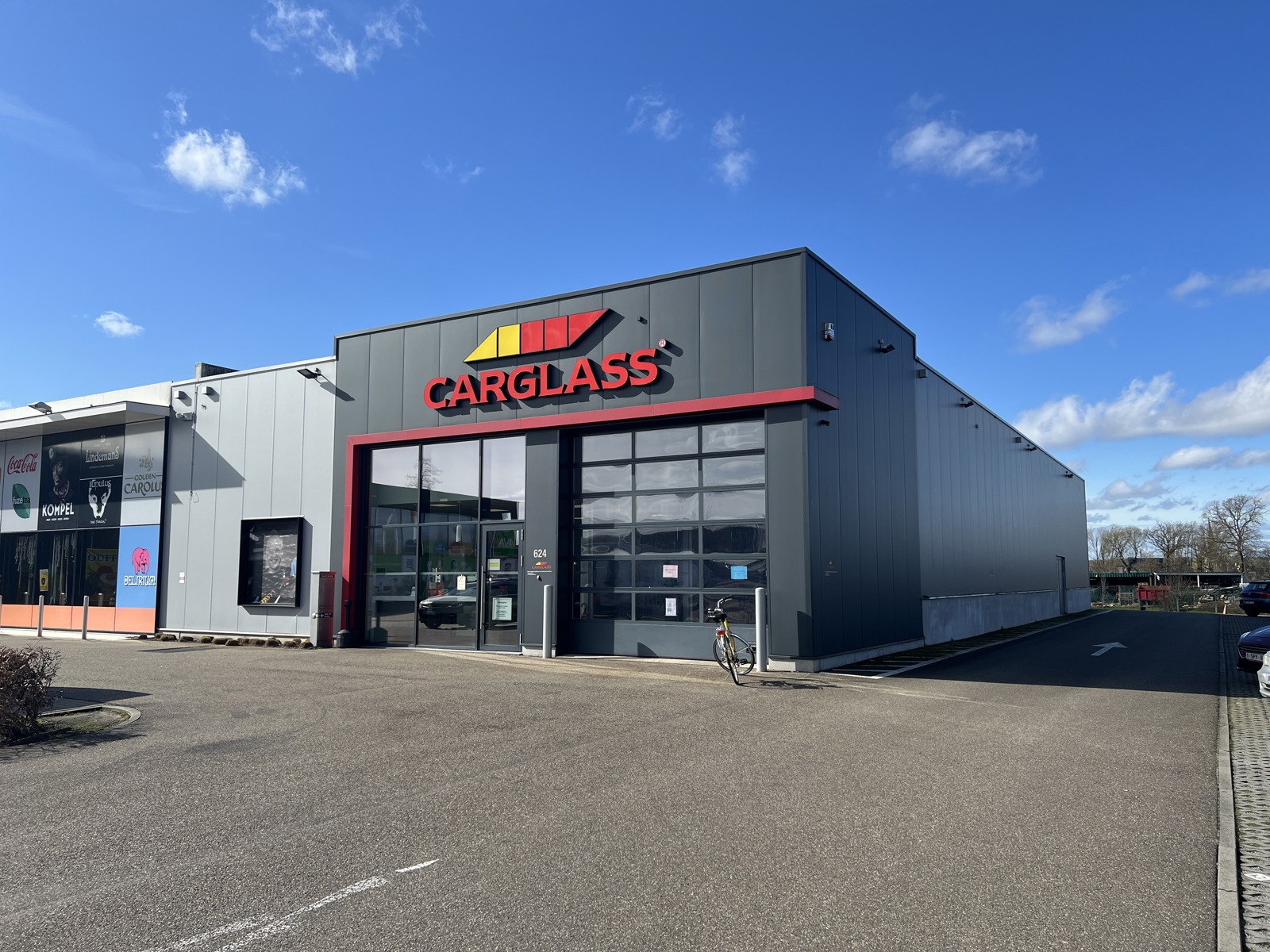 COMMERCIËLE RUIMTE 1.000M² MET PARKING LANGS RIJKSWEG IN MAASMECHELEN. - foto 2