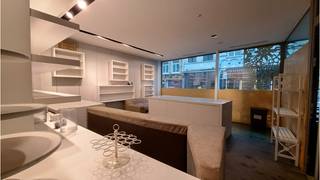 Uniek Handelspand met ruime Woonst ( thans uitgebaat als vakantiewoning ) op een commerciële en toeristische toplocatie in de Philipstockstraat,...