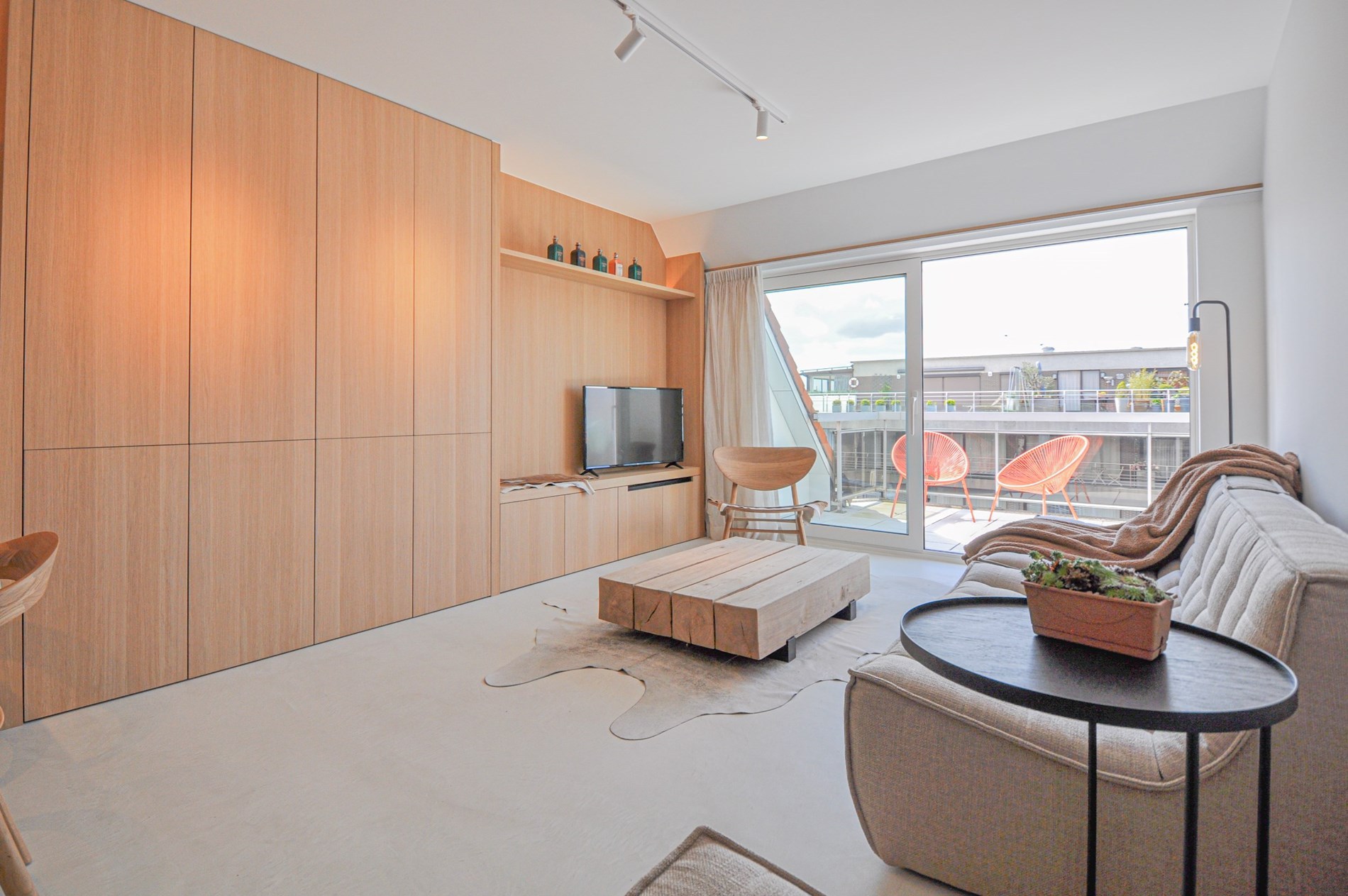 Appartement entièrement rénové avec une grande terrasse ensoleillée. - photo 4