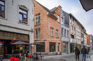 Deze gelijkvloerse handelsruimte is op zoek naar een nieuwe huurder. Gelegen in de Diestsestraat, een gezellige winkel-wandelstraat, ben je hier...