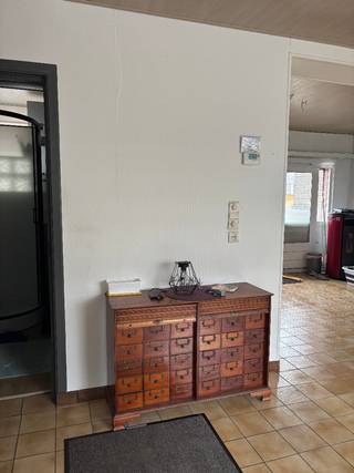 Knusse rijwoning met 2 slaapkamers.Gelegen nabij school, vlakbij de Nederlandse grens.EPC score D.Deze woning heeft volgende indeling: inkom,...