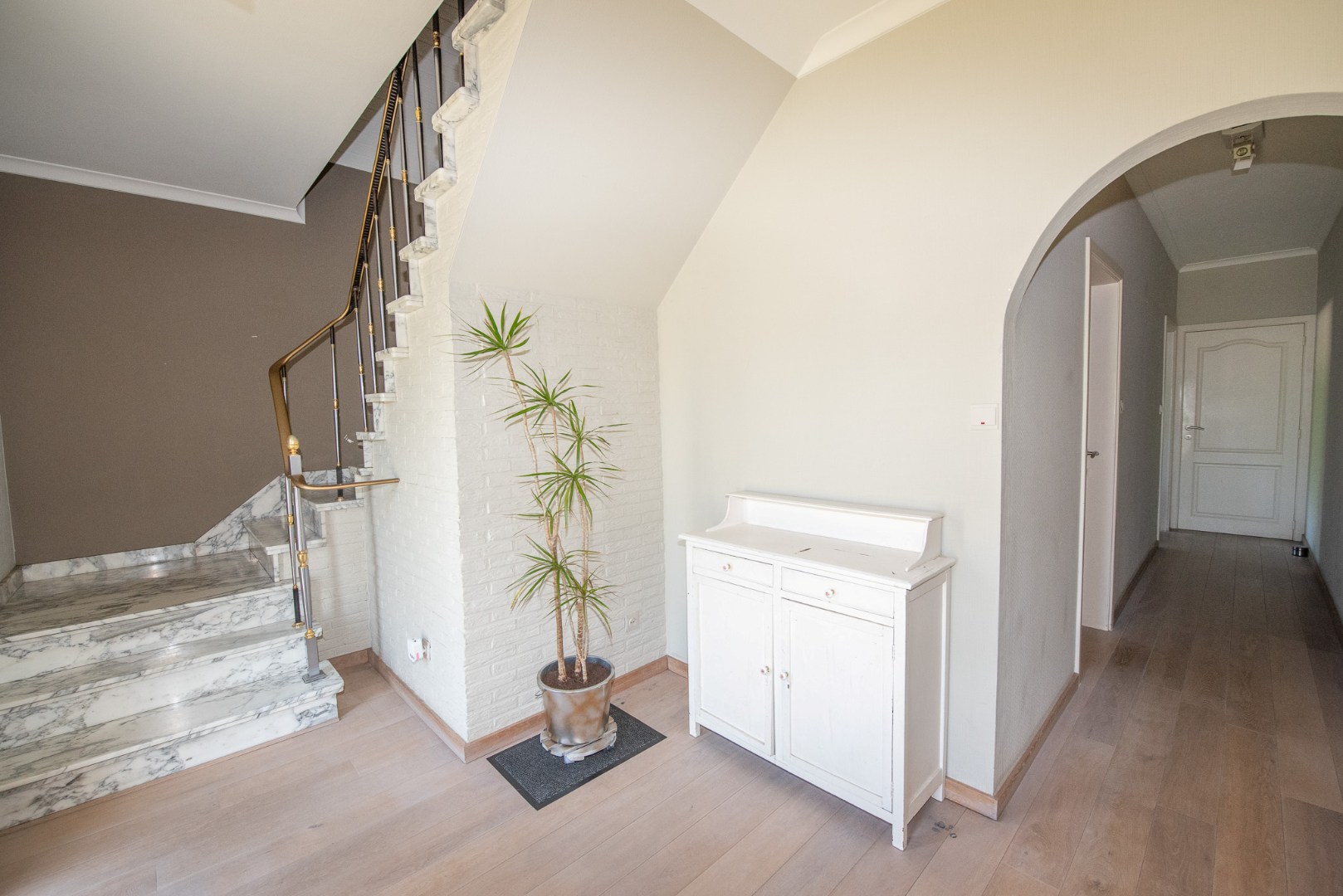 Ruime woning in "De Piste" met garage & tuin te huur! - foto 2