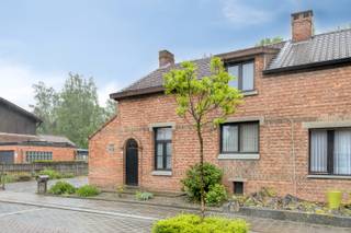 Deze woning is rustig gelegen in een doodlopende straat van de Olense Cité te St.-Jozef-Olen, op wandel - / fietsafstand van winkels,...