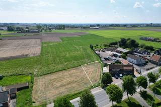 Deze ruime bouwgrond met een oppervlakte van 950 m² bevindt zich langs de Ruiseleedsesteenweg, op enkele minuutjes rijden van het centrum van...