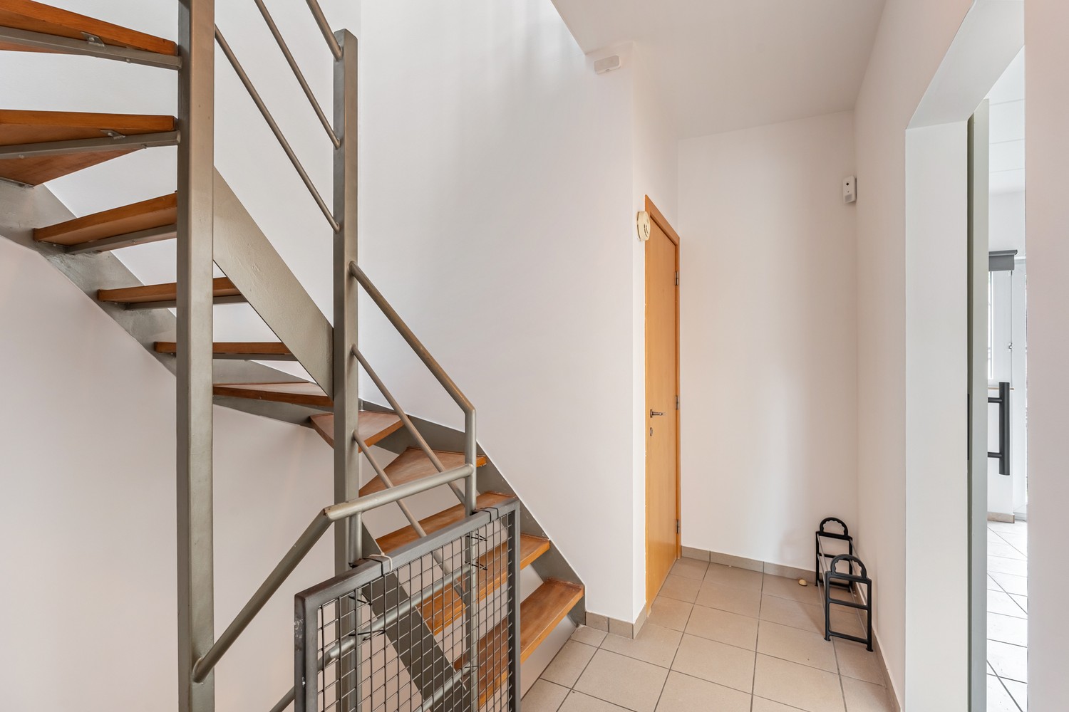 Zeer goed gelegen, op te frissen, halfopen Bel-etage woning met vier slaapkamers en inpandige garage te Kessel-Lo ! - foto 5