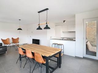 De snelste manier om een bezoek te brengen aan dit appartement? Vraag je bezoek aan via de rode knop op onze website (www.dewaele.com) en je...