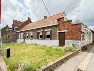 PROJECTEIGENDOM (411M²) die u een STRAATBREEDTE VAN CA. 16M en een DIEPTE VAN CA. 24M biedt. De woningen zijn VOLLEDIG TE RENOVEREN of kunnen...