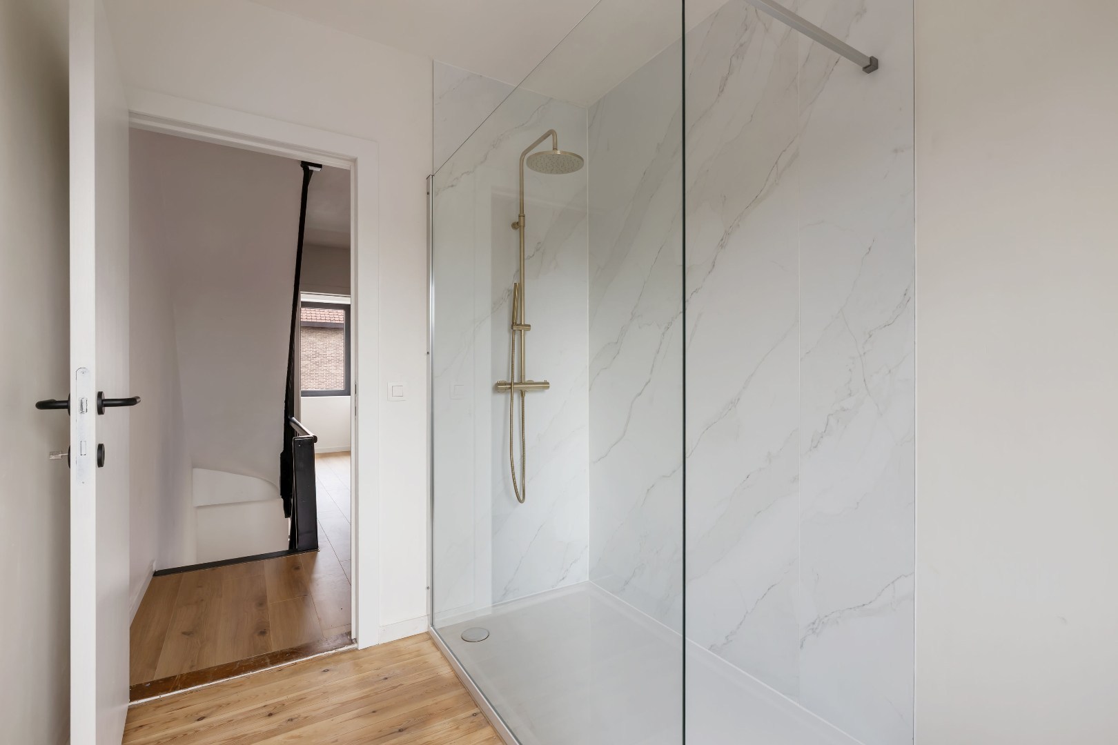 Zeer leuke gerenoveerde woning met 3 slaapkamers - foto 4