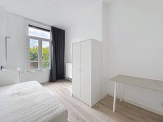 Gemeubelde studentenkamer in aangenaam gebouw, gelegen op toplocatie nabij Gent Zuid
Gemeenschappelijke keuken & badkamer. Op de kamer zelf is er een lavabo, bed en een kast.
€515 + €65 (EGW + internet)
Beschikbaar vanaf 1/07