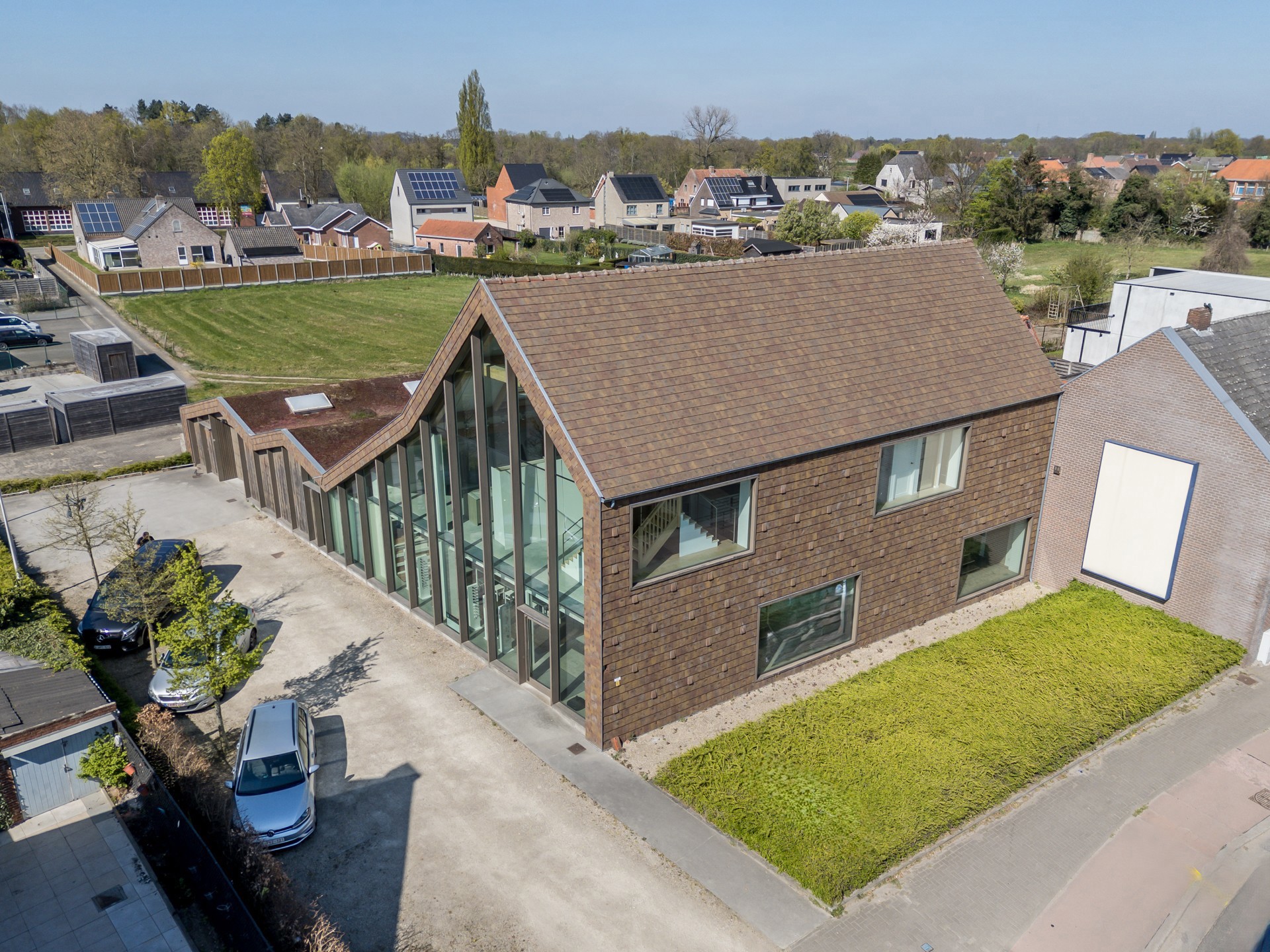 Veelzijdig commercieel gebouw op toplocatie - foto 1