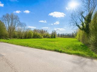 Discover this beautiful building plot, ideally located between Geraardsbergen and Lessines (close to all amenities: A8, schools, shops, ...). The...
