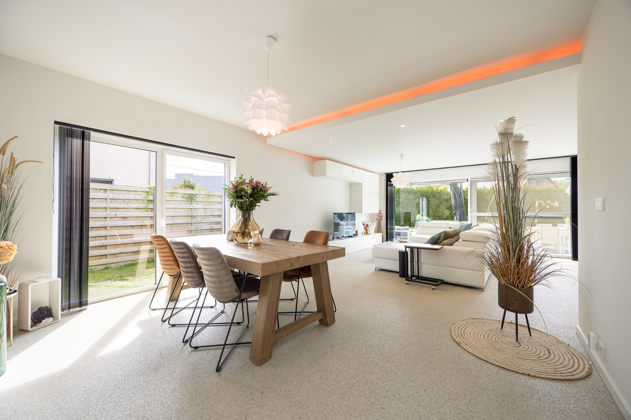 Woning op 557 m² met 3 slpk, 2 badk en inpandige garage. - foto 4